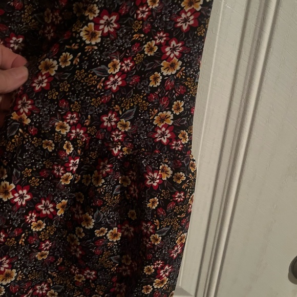 Cute Floral Top - Picture 7 of 8